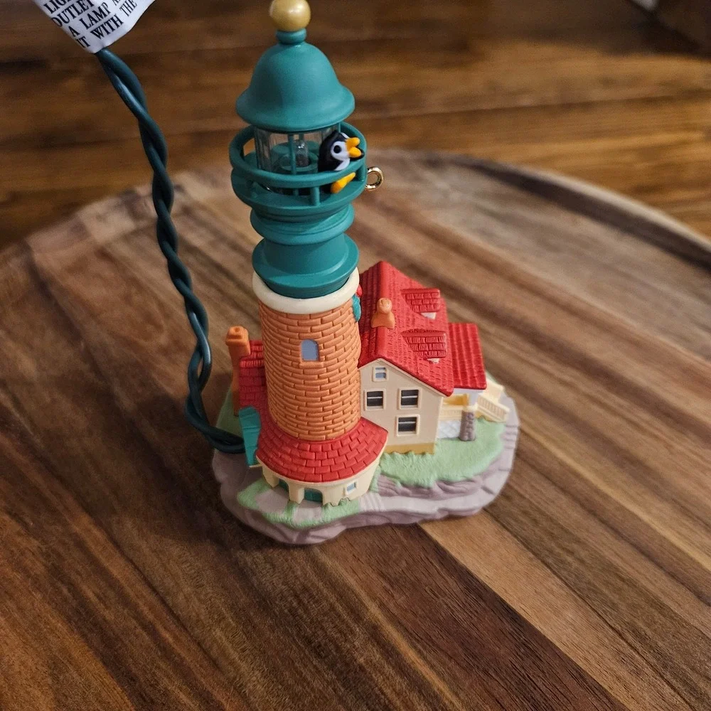 Lighthouse Greetings 2001 Hallmark Keepsake Christmas Ornament W Flashing‎ Light
